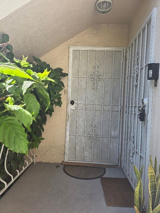 Building Photo - 1 BD 1 BA CONDO IN DOWNTOWN LONG BEACH