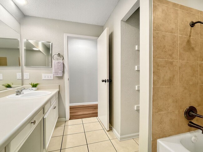 Building Photo - Charming 3-Bed, 2-Bath Home in Lewisville with Open Floor Plan & Fireplace