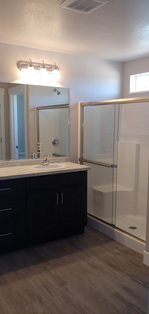 Building Photo - Like New Townhouses! Available Now!