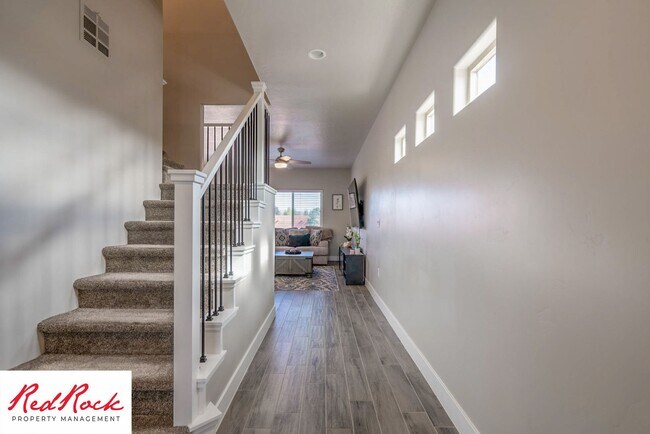 Building Photo - Beautiful townhome in desirable neighborho...