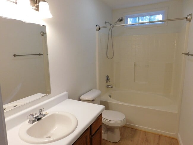 Building Photo - 208 Tobiano Dr