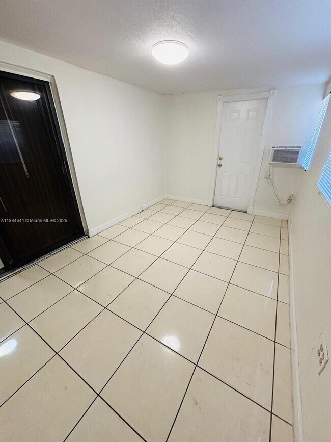 Building Photo - 1331 W 51st Pl