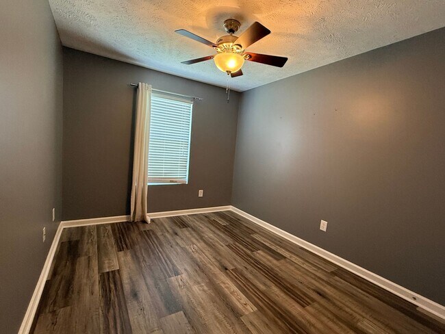 Building Photo - 3BR/2.5BA Townhome in Prime Location