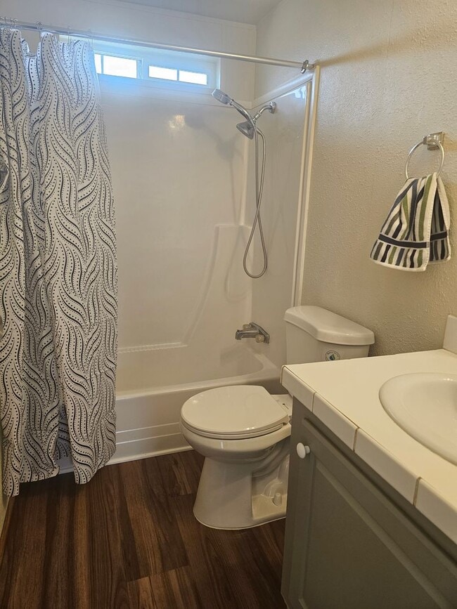 Building Photo - Like New 3 Bedroom On Acre Plus in Moundhouse