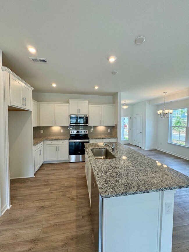 Building Photo - Brand New Townhome in Pringle Town