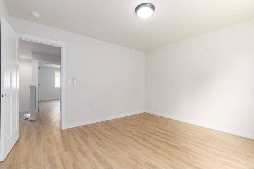 Building Photo - 2104 Westwood Ln