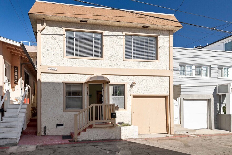 Building Photo - 1634 Bayview Dr