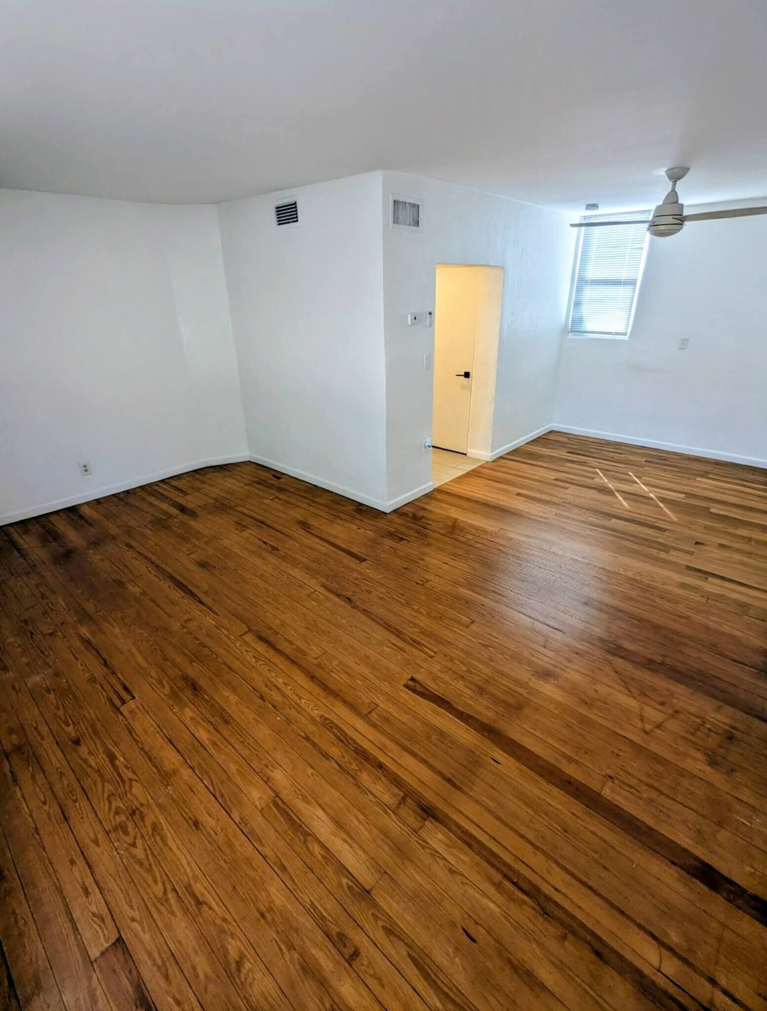 Building Photo - 209 10th St