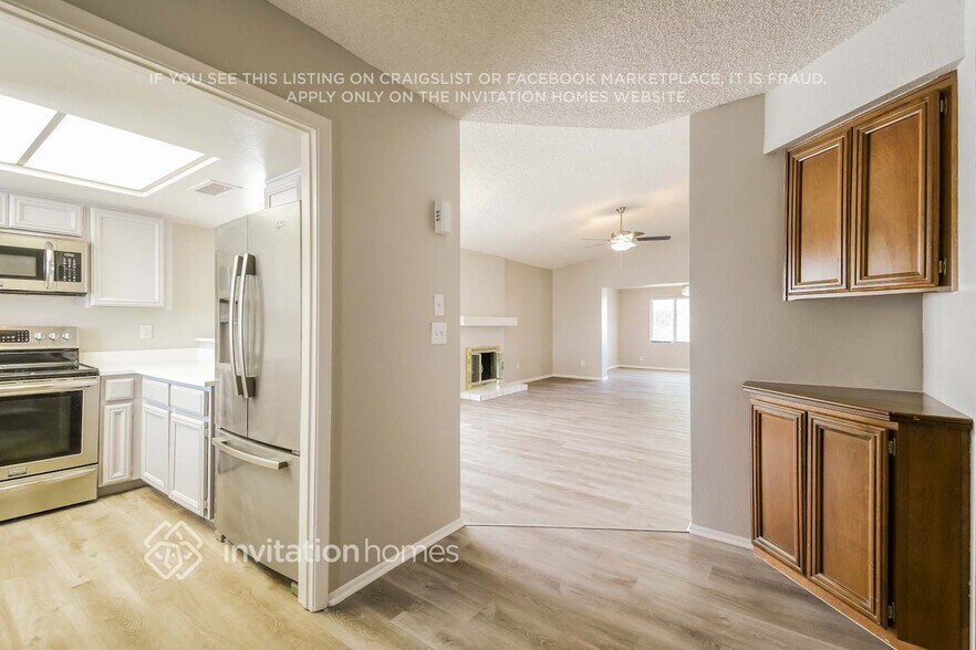 Building Photo - 314 W Kings Ave