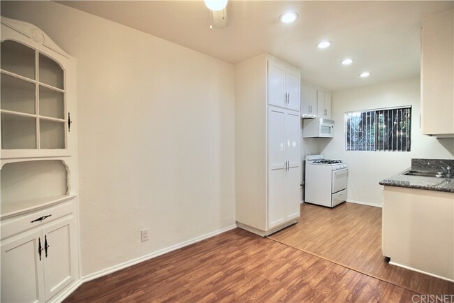 Building Photo - 3815 W Verdugo Ave