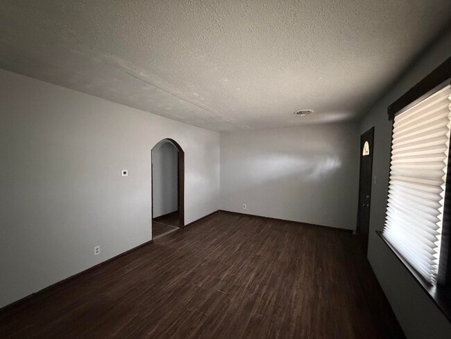 Building Photo - 602 English-W