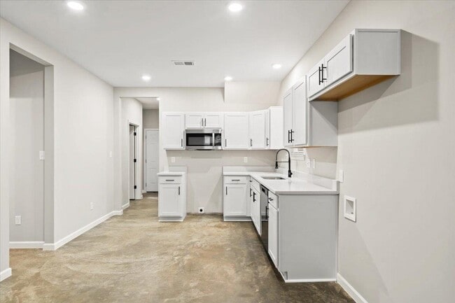 Building Photo - 2845 Yale Ave