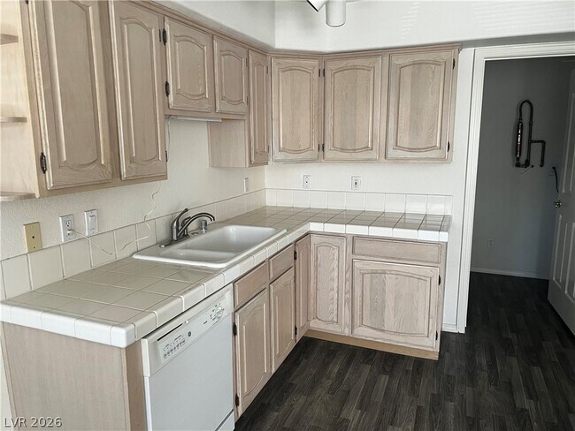 Building Photo - 701 Capri Dr