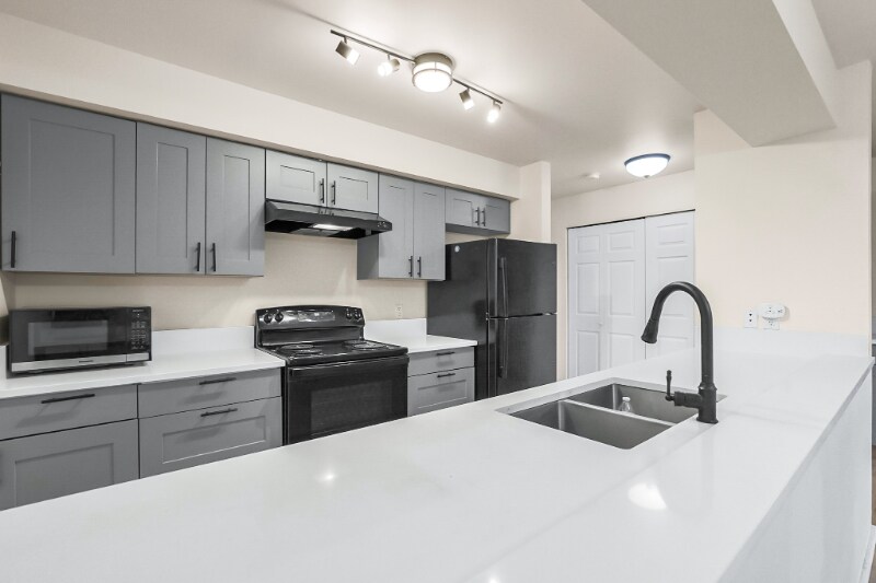 Building Photo - 12040 Bridgeport Way SW