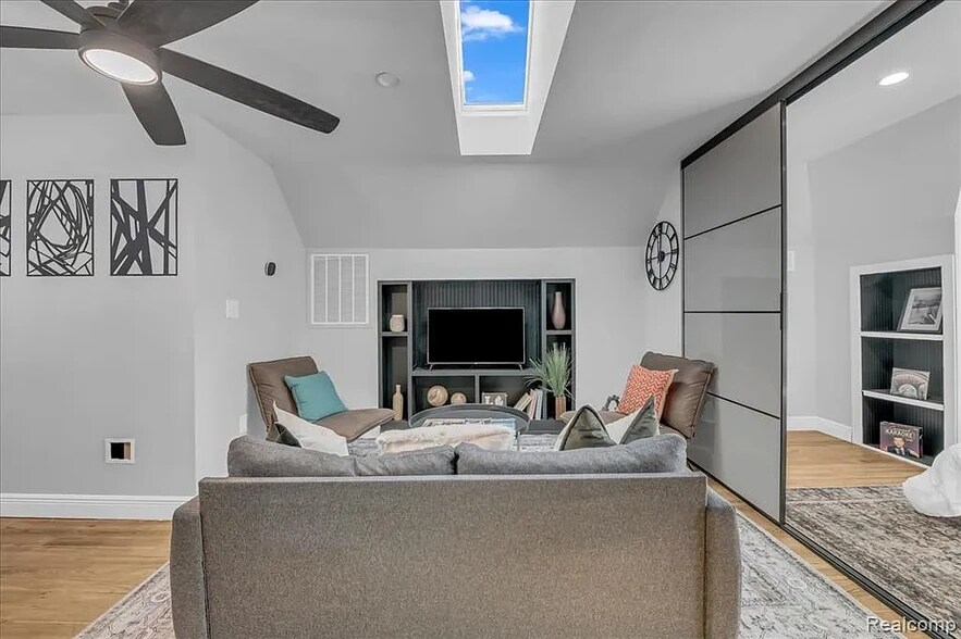 Building Photo - 1502 Virginia Park St