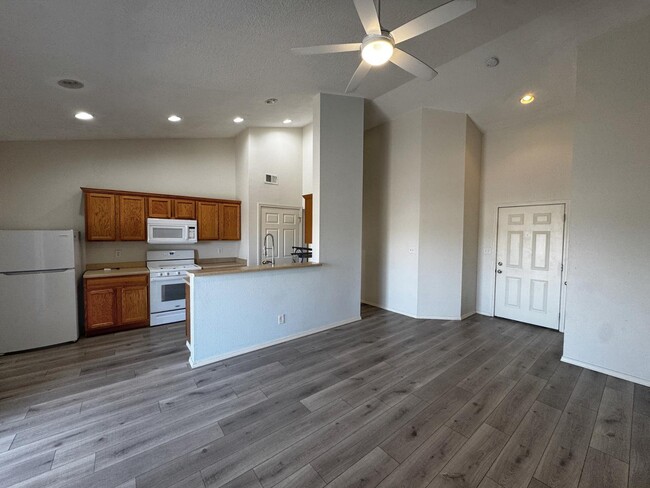 Building Photo - 1105 Meadowlark Way SE