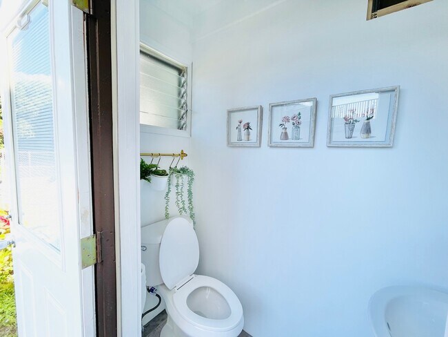 outside toilet - 2864 Waialae Ave