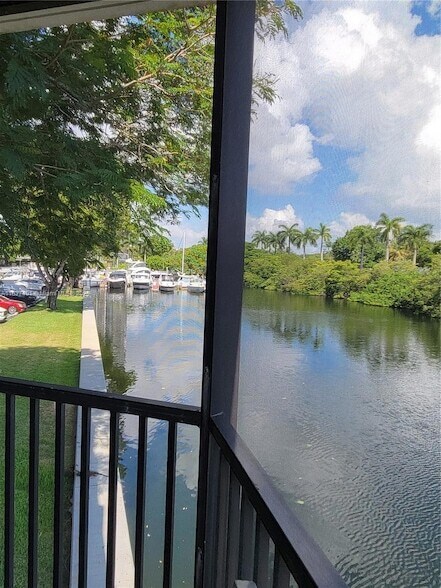 Building Photo - 3401 N Country Club Dr