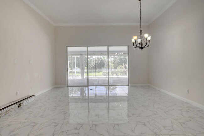 Building Photo - 8028 Plantation Lakes Dr