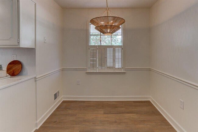Building Photo - 3047 Newmarket Dr