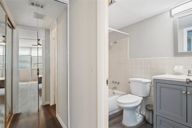 Building Photo - 1800 Lavaca St