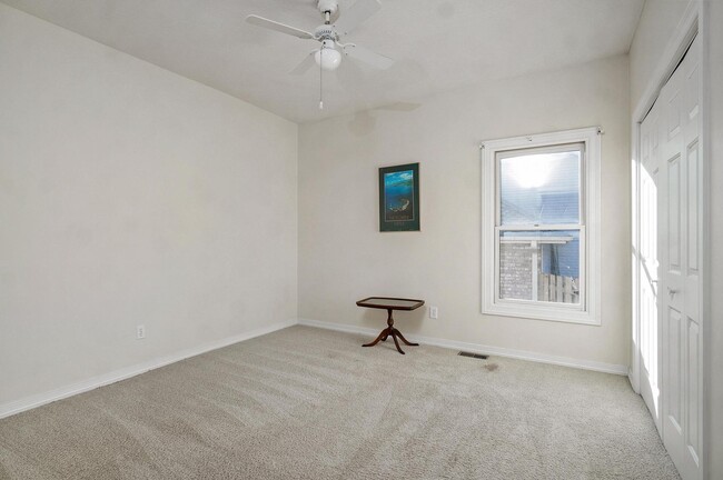 downstairs bedroom - 4907 S Buckingham Ln