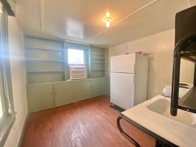 Building Photo - PRE- LEASING NOW for 7/09/2026