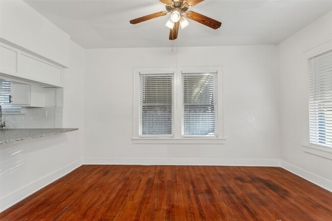 Building Photo - 5708 Live Oak St