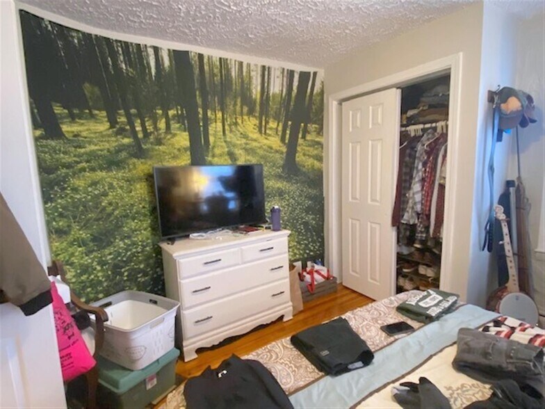 Building Photo - 519 Main St