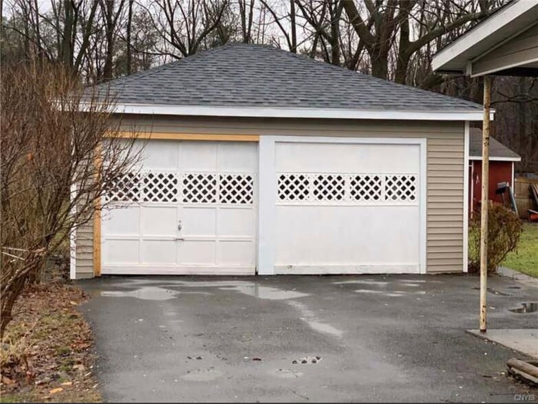 Building Photo - 82 Lyndon Rd