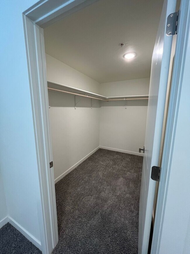 Building Photo - 4715 Lexington sky lane