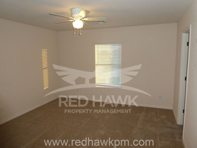 Building Photo - Gorgeous Three Bedroom plus Loft, Two and ...