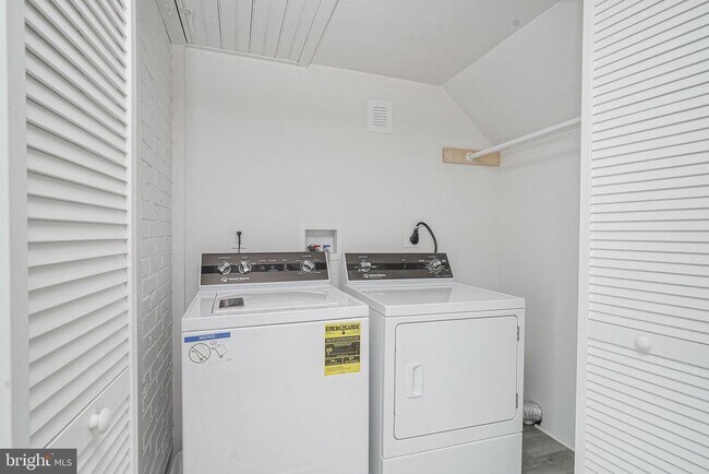 Building Photo - 172 Stewart Rd