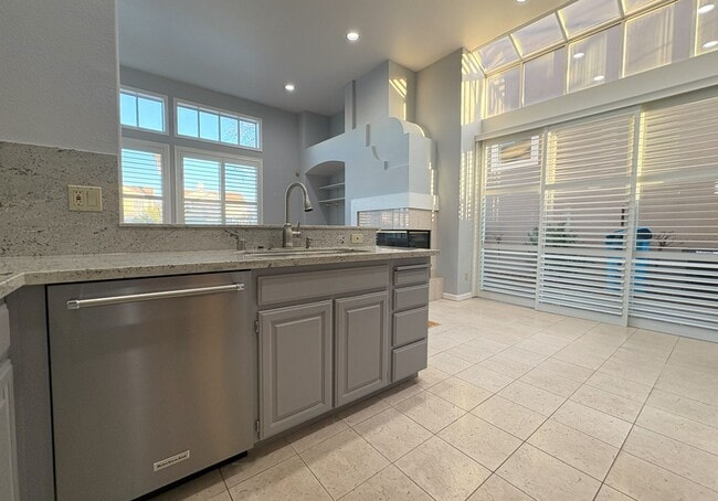 Building Photo - Charming Waterfront Single Family Home in Redwood Shores Available Now!