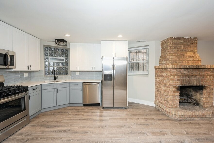 Building Photo - 1435 N Washtenaw Ave