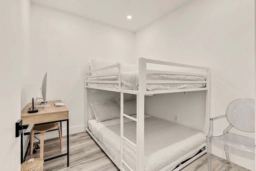 Building Photo - 1237 NW 33rd Ave