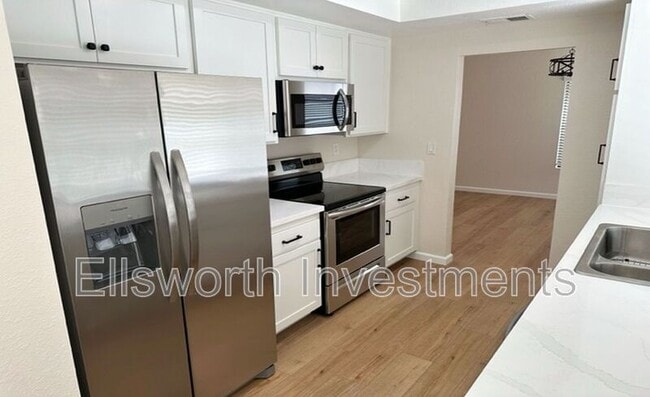 Building Photo - 10986 Elderwood Rd