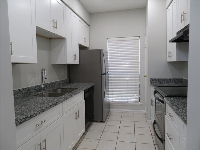 Building Photo - 9707 Richmond Ave.