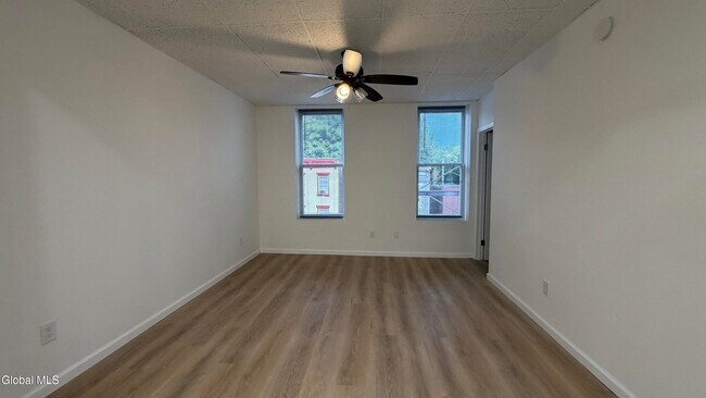 Building Photo - 305 2nd St