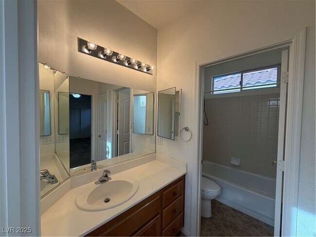 Building Photo - 10596 Bardilino St