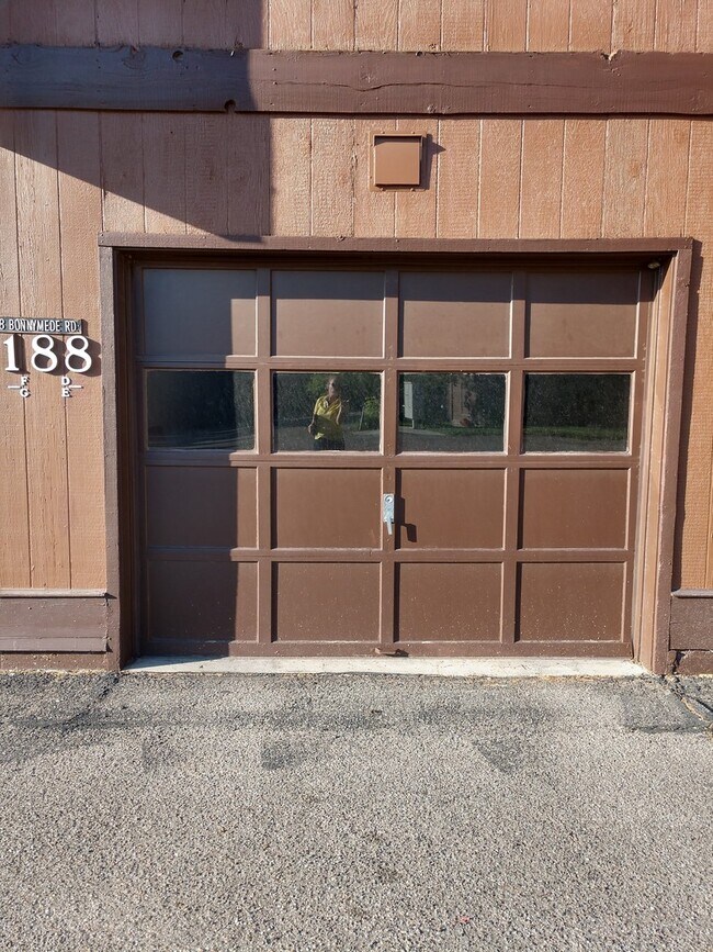 Building Photo - ALL PROSPECTIVE TENANTS MUST SUBMIT A $58 NON-REFUNDABLE APPLICATION FEE PER APPLICANT ONLINE AND...