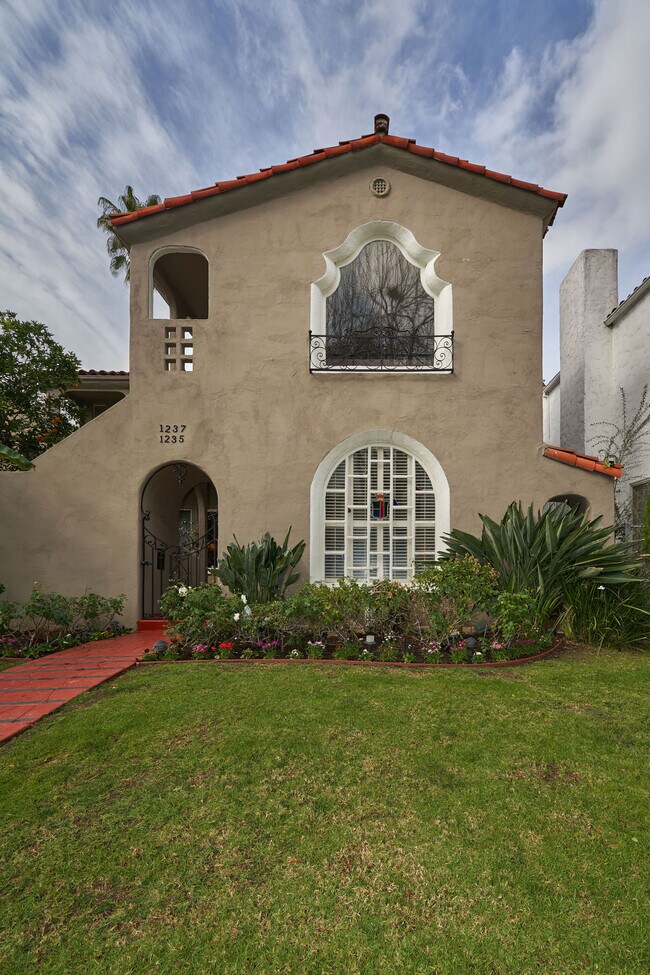 Building Photo - 1237 Hi Point St