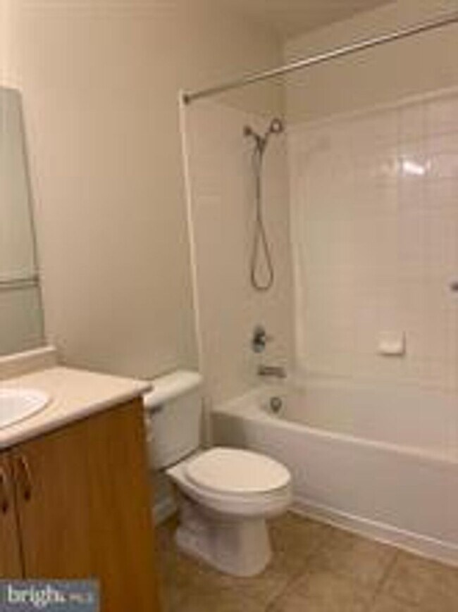 Building Photo - LOVELY TOP LEVEL CONDO IN GERMANTOWN