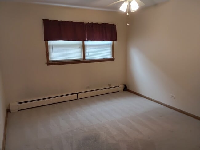 Building Photo - 2520 N Neva Ave