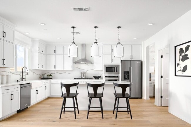 Building Photo - SOLAR HOME – 4 Bed / 3 Bath + Loft | 2,800 Sq Ft  SEE VIDEO