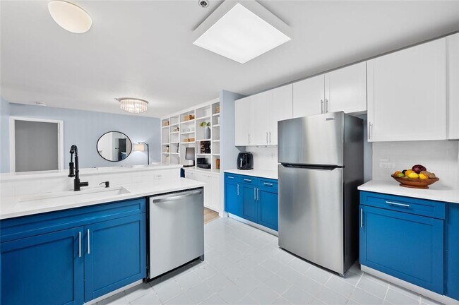 Building Photo - 40 N Interstate Hwy 35