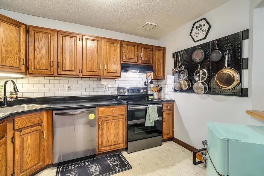 Building Photo - 14 Flintlock Ln