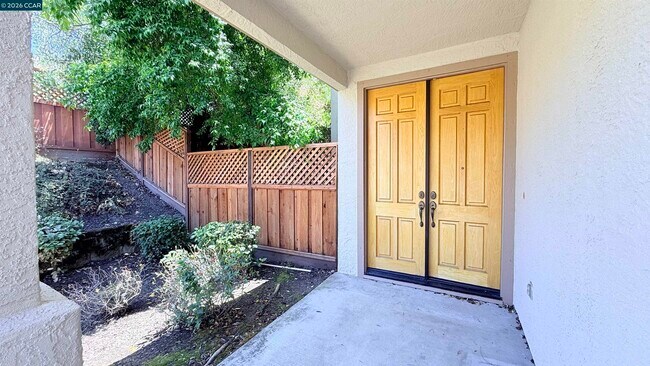 Building Photo - 1023 Vista Pointe Cir