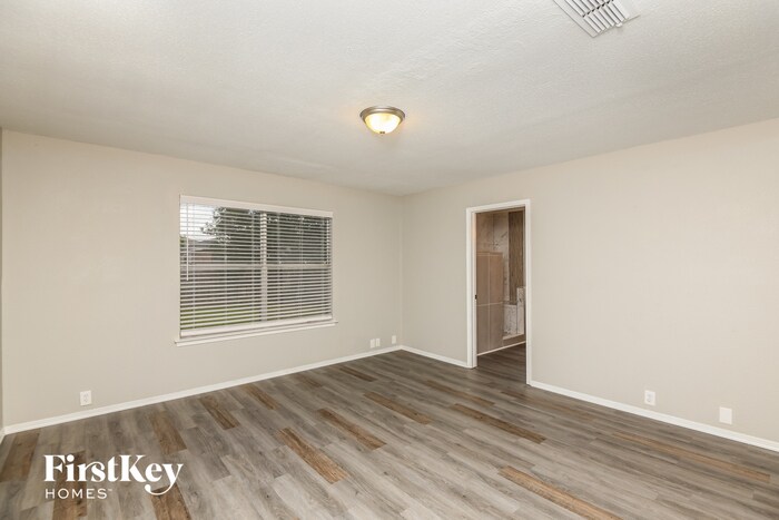 Building Photo - 7018 Glenshire Dr