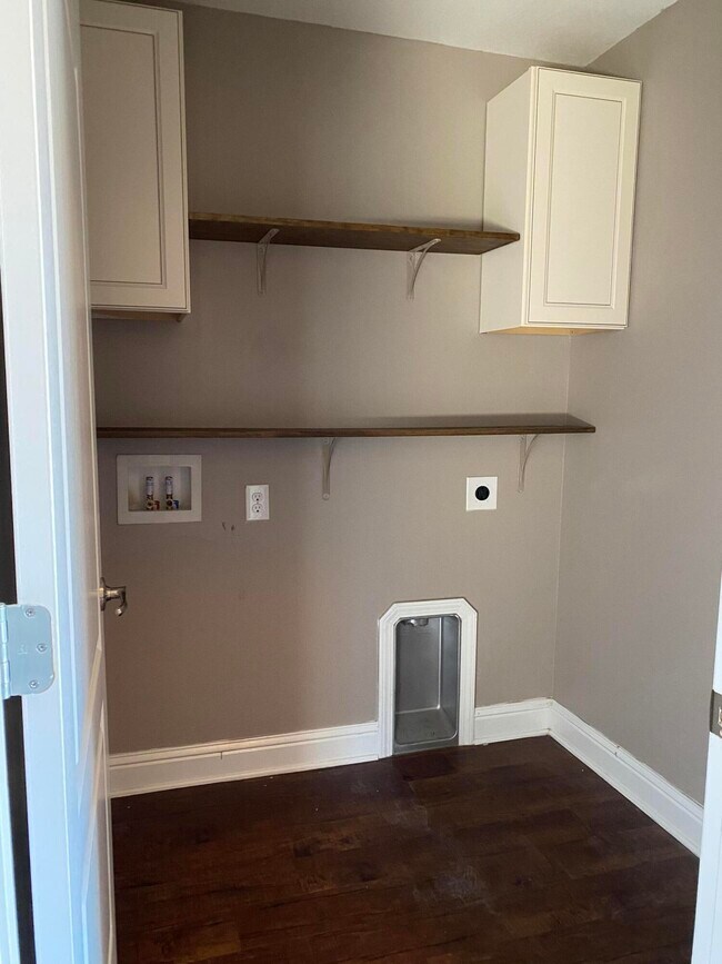 Building Photo - 8544 Holley Hills Cir